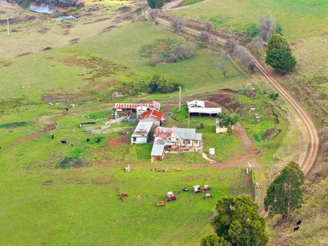 Cottage for sale in Callignee, Victoria