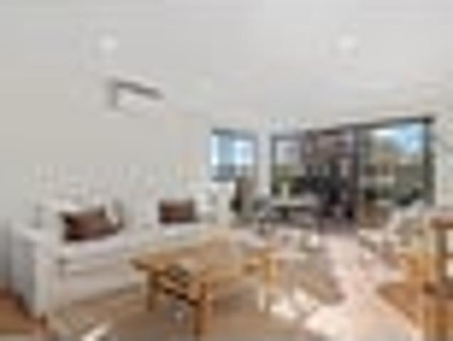 Townhouse for sale in Chaslands, Canterbury