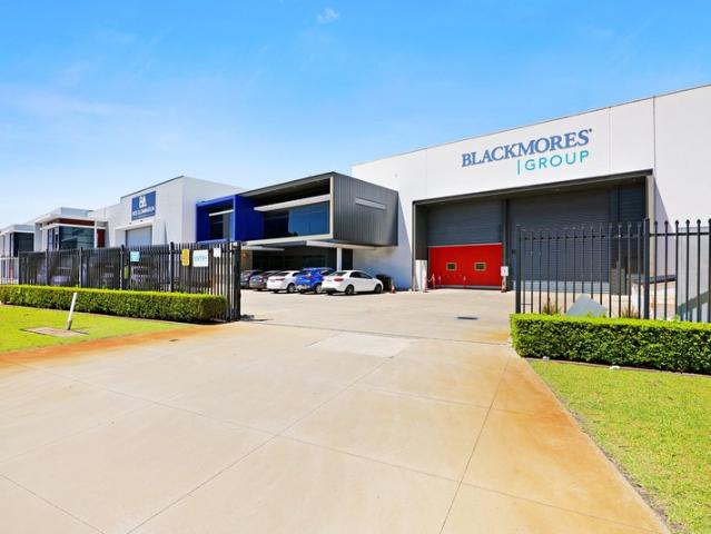 Warehouse for rent in Canning Vale, Western Australia