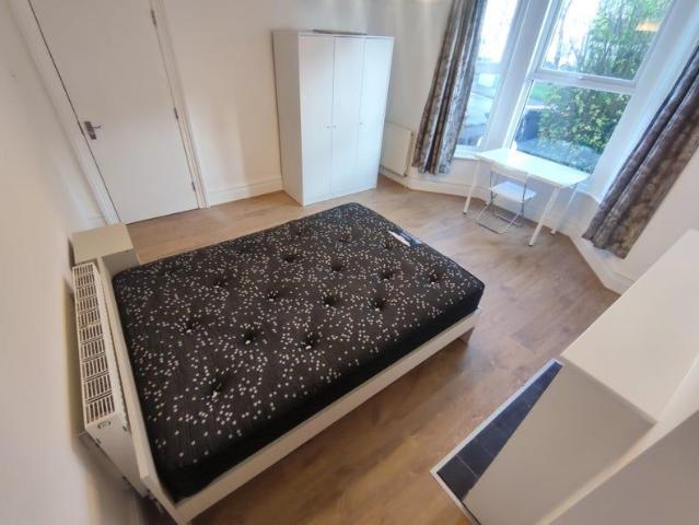 Room for rent in New Southgate, Greater London