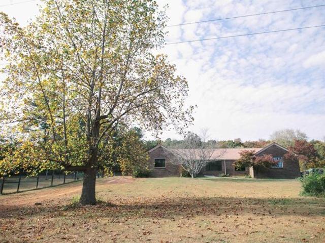 House for sale in Guntersville, Alabama