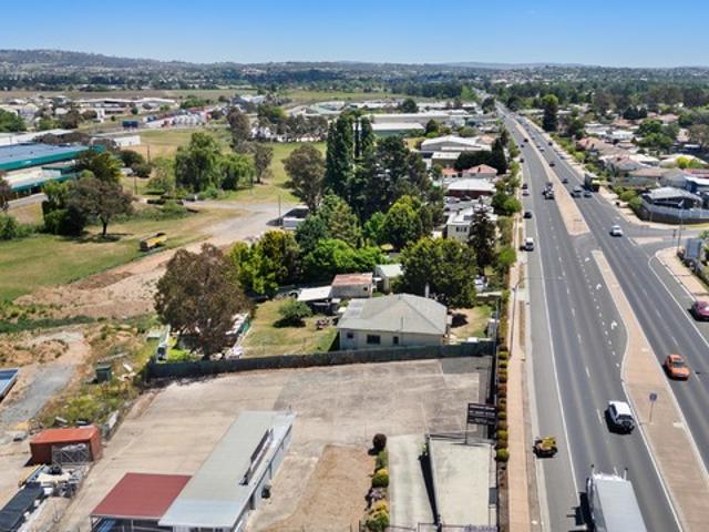 Retail for rent in Bathurst, New South Wales