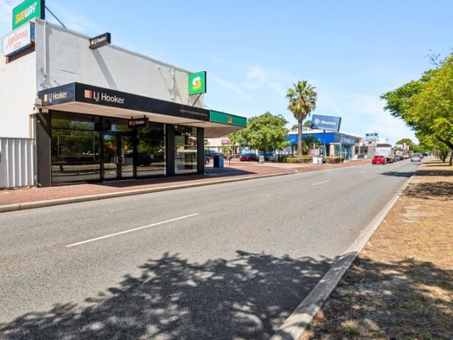 Retail for rent in Ardross, Western Australia