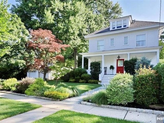 House for sale in Leonia, New Jersey