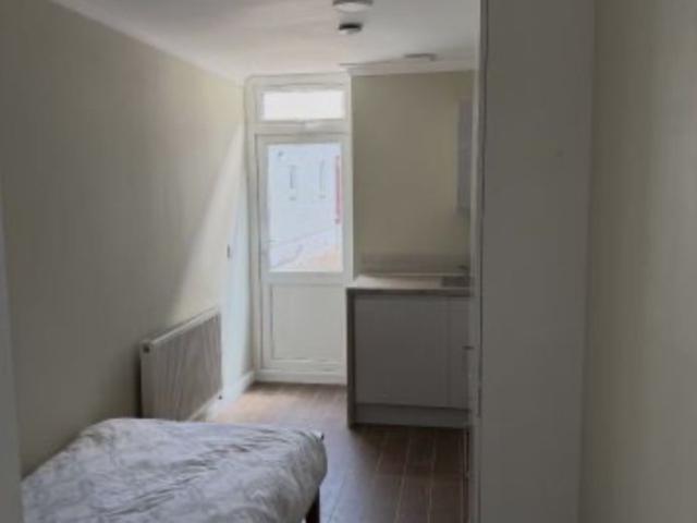 Studio for rent in Gants Hill, Greater London