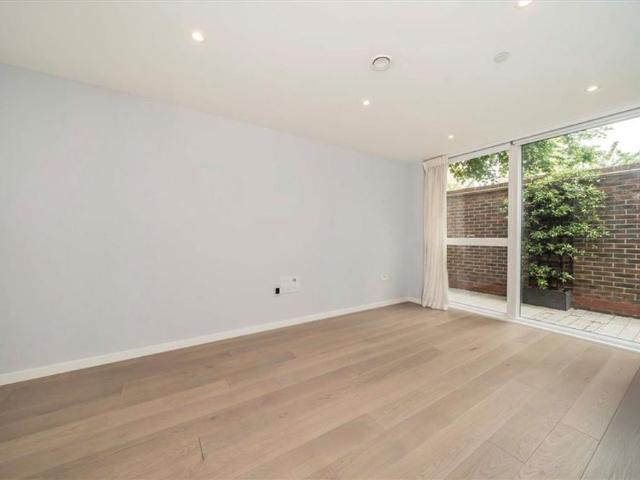 Apartment for rent in Bromley-by-Bow, Poplar Grove
