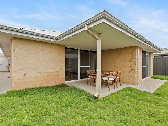 Room for rent in Hilbert, Western Australia