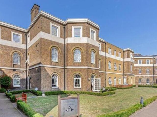 House for sale in London Borough of Ealing, Cat Hill