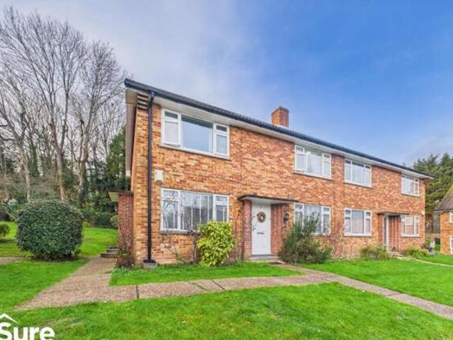 House for sale in Little Stanmore, Greater London