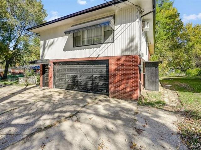 House for sale in Fairview Heights, Illinois