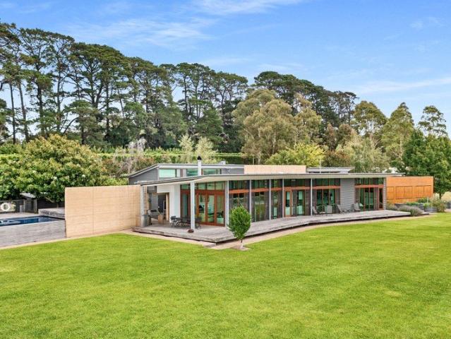 Cottage for sale in Camerons Creek, Victoria