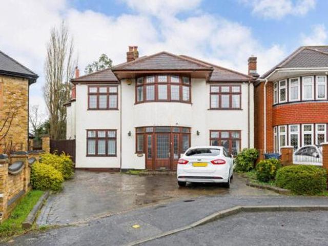 House for sale in Little Stanmore, Greater London