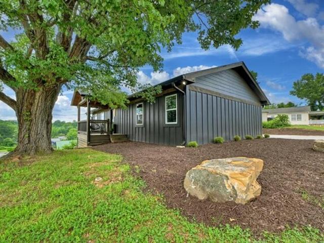 House for sale in Blue Ridge
