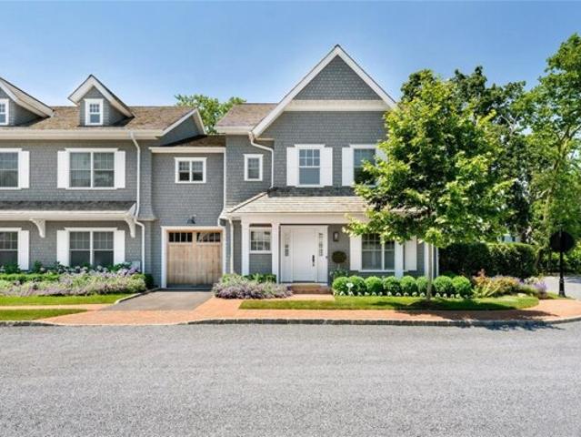 Condo for sale in Southampton