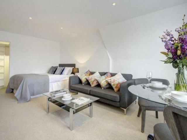 Apartment for rent in Mayfair, Greater London
