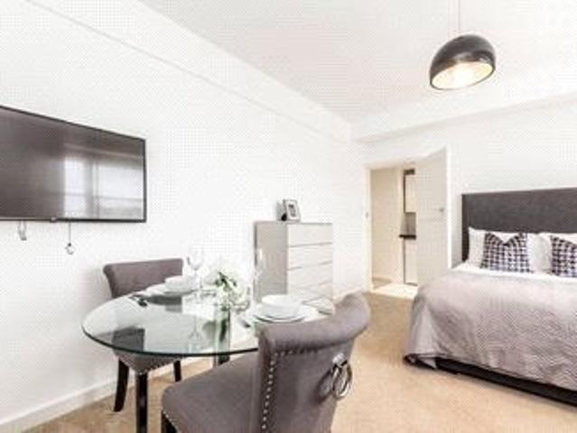 Apartment for rent in Mayfair, Greater London