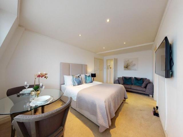Apartment for rent in Mayfair, Greater London