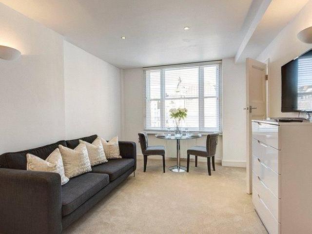 Apartment for rent in Mayfair, Greater London