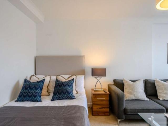 Apartment for rent in Mayfair, Greater London