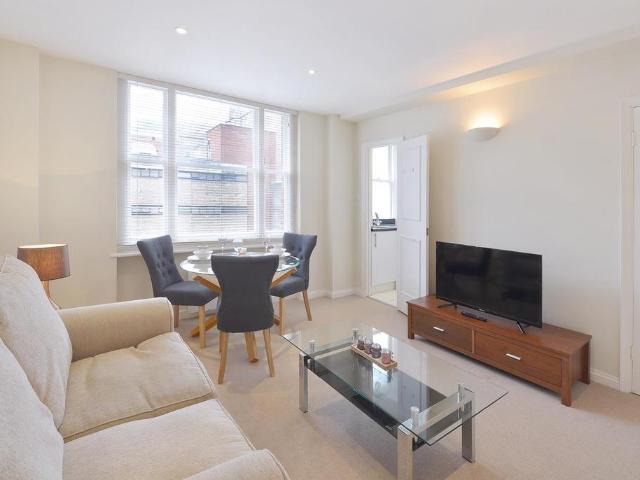Apartment for rent in Mayfair, Greater London