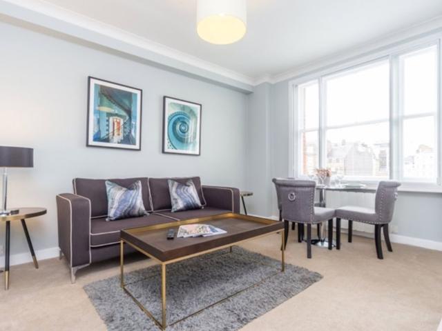 Apartment for rent in Mayfair, Greater London