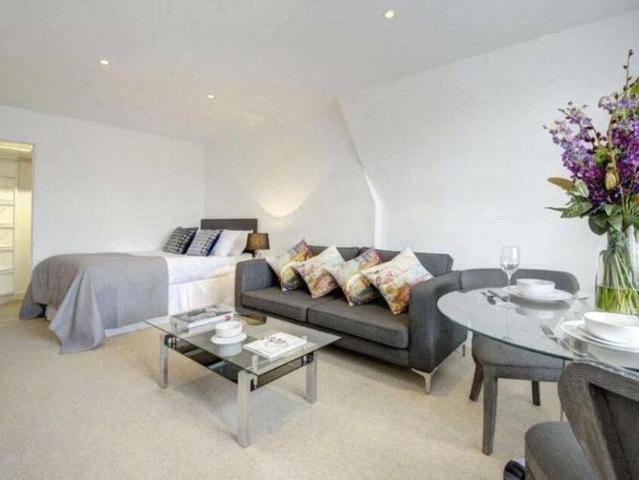 Apartment for rent in Mayfair, Greater London