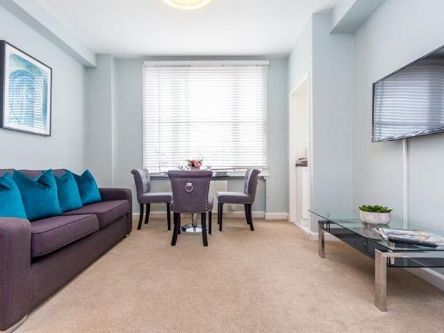 Apartment for rent in Mayfair, Greater London