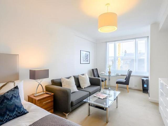 Apartment for rent in Mayfair, Greater London