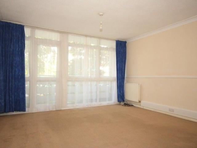 Apartment for rent in Horsell, Woking