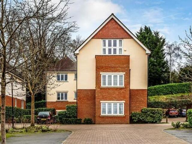 House for sale in Pachesham Park, Surrey