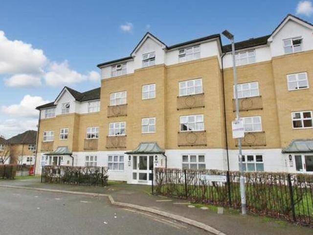 House for sale in London Borough of Hounslow, Cat Hill