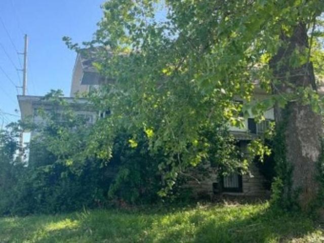 House for sale in Alton, Illinois
