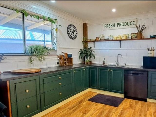 Cottage for sale in Dean, Victoria
