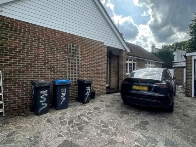 House for rent in Roundshaw, Greater London