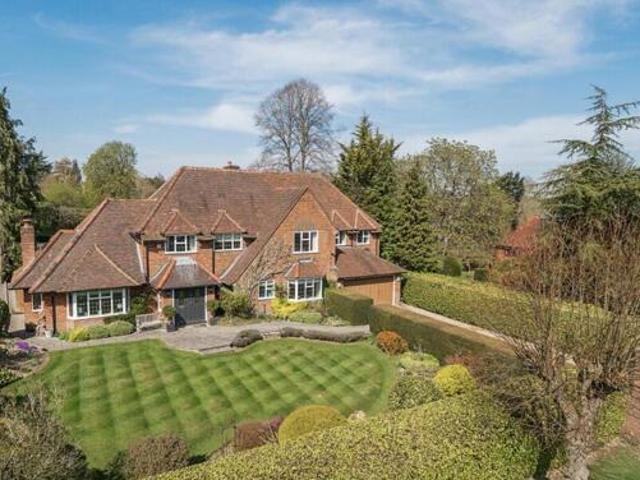 House for sale in Gerrards Cross, Tatling End