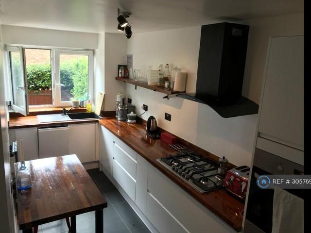 Apartment for rent in Salisbury Estate, Greater London