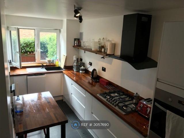 Apartment for rent in Salisbury Estate, Greater London