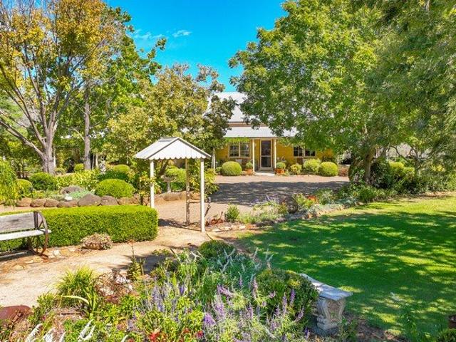 Cottage for sale in Piallamore, New South Wales