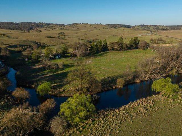 Cottage for sale in Abington, New South Wales
