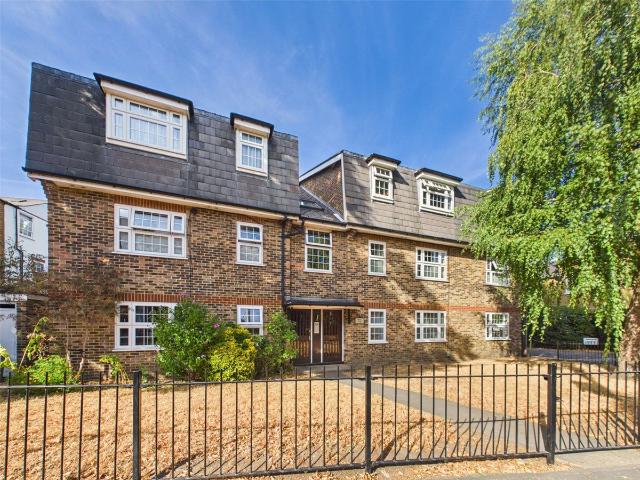 Studio for rent in Hampton Hill, Greater London