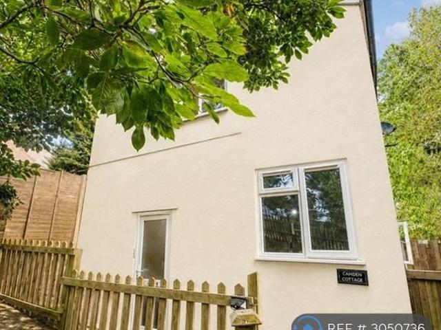 House for rent in London Borough of Sutton, Greater London