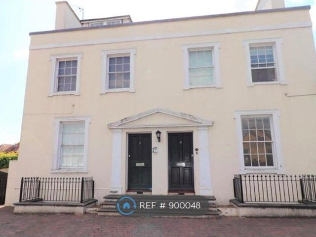 Apartment for rent in Cowley, Greater London
