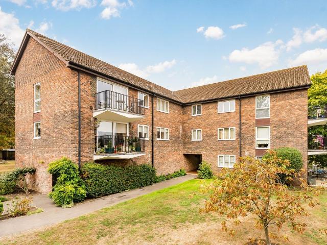Apartment for rent in Elmbridge, Surrey
