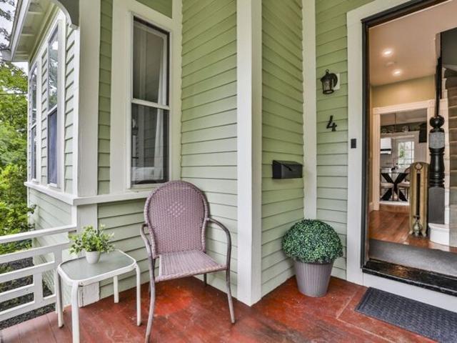 House for sale in Wakefield Junction, Wakefield