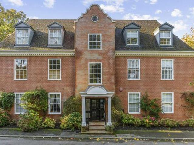 House for sale in Ascot