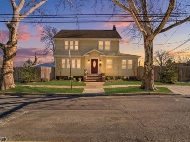 House for sale in Elizabeth, New Jersey