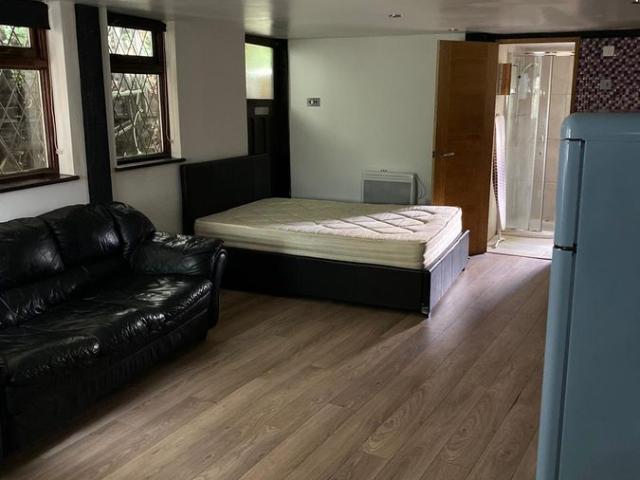 Studio for rent in London Borough of Harrow, Greater London