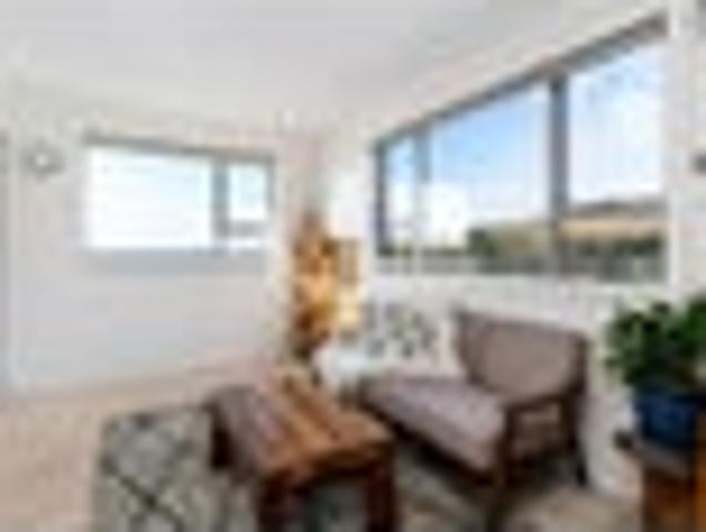 House for sale in Chaslands, Canterbury