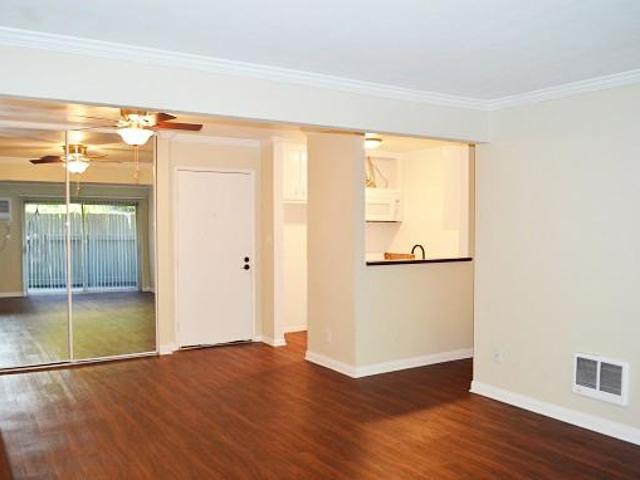 Apartment for rent in Canoga Park, California
