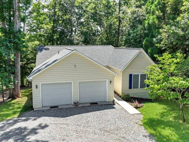 House for sale in Huddleston
